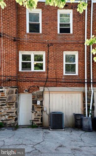 1152 Wycombe Ave, Darby PA 19023-1427 exterior