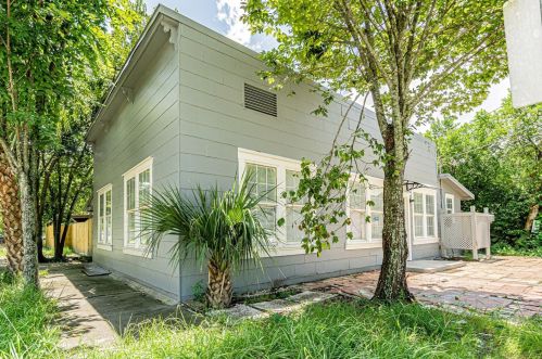 8017 Alaska St, Tampa, FL 33604-3241