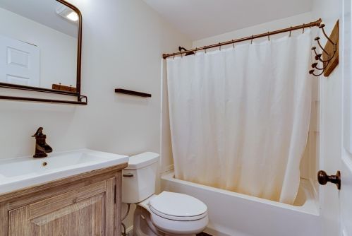 162 Lakeside Oaks Dr, Barrington NH 03825-3334 exterior