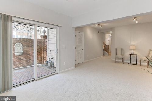 4999 Murtha St, Alexandria VA 22304-8612 exterior