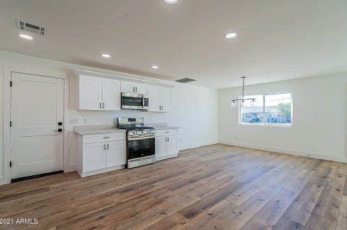 3202 Captain Dreyfus Ave, Phoenix AZ 85032-6706 exterior