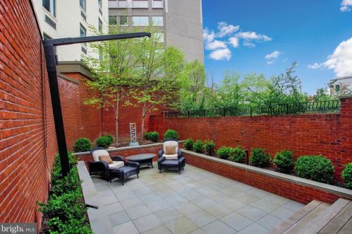 420 3rd St, Washington DC  20003-1930 exterior