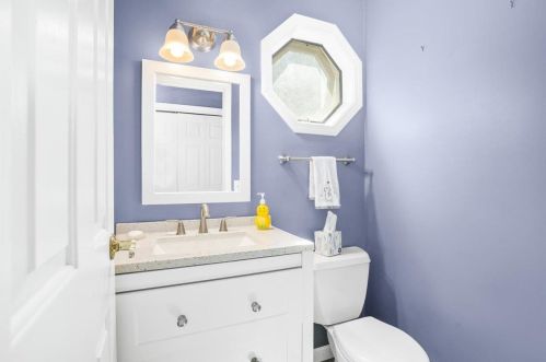 15 Longview Dr, Concord NH  03304-4809 exterior