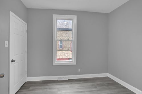 9329 Luella Ave, Chicago IL 60617-3930 exterior