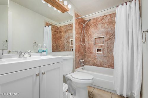 6742 Hawk Dr, Tucson AZ 85730-3247 exterior