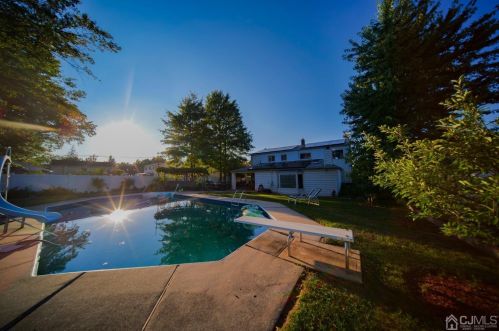 7 Stima Ave, Carteret NJ 07008-1214 exterior