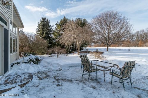 7408 Dunross Dr, Kalamazoo MI 49024-7412 exterior