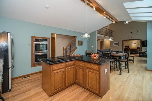 11070 Rambling Oaks Dr, Saint Louis MO 63128-2036 exterior