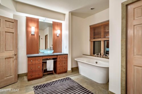 5300 Hacienda Del Sol Rd, Tucson AZ 85718-6054 exterior