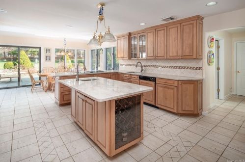 18 Day Rd, Armonk NY exterior