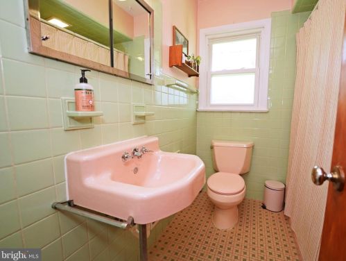 56 Roxboro Rd, Trenton NJ  08648-3925 exterior