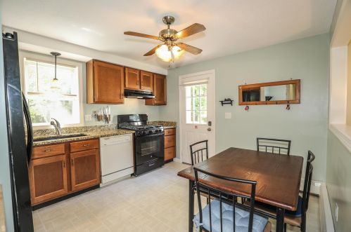 7 Whittaker Cir, Concord NH 03303-1589 exterior