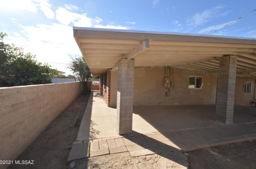 372 Corona Rd, Tucson AZ 85746-8809 exterior