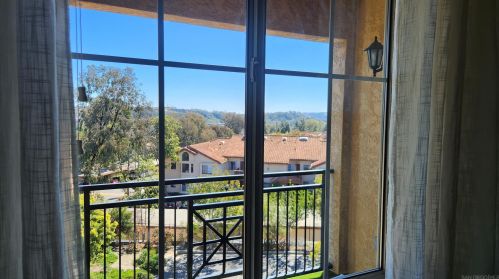 3860 Elijah Ct, San Diego CA  92130-6024 exterior