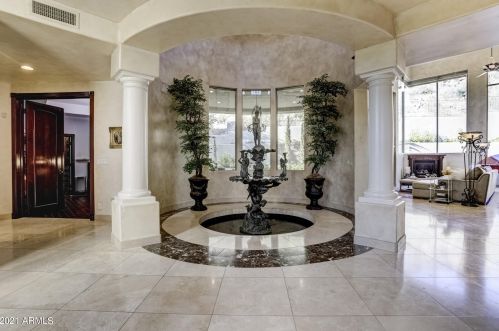 13841 Cyn Dr, Phoenix AZ 85016-2403 exterior