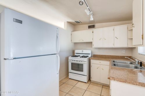 5209 25 St, Tucson AZ 85711-5912 exterior