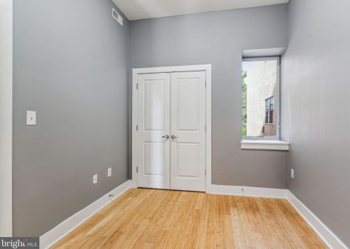 3146 Broad St, Philadelphia PA 19147-4919 exterior