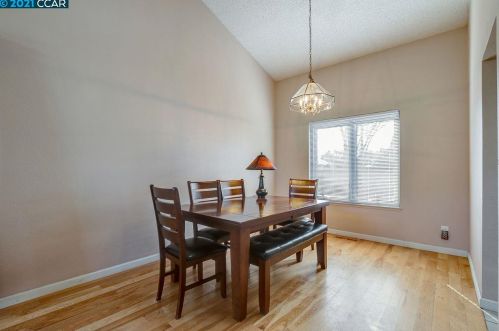 2624 Trafalgar Ct, Concord CA 94520-1125 exterior