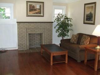 5582 Pocusset St, Pittsburgh PA  15217-1913 exterior