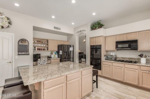 4564 Chisum Trl, Phoenix AZ  85050-8525 exterior