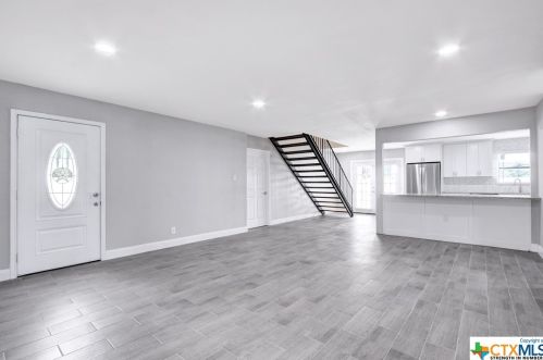 718 Grosvenor St, San Antonio TX 78221-1408 exterior