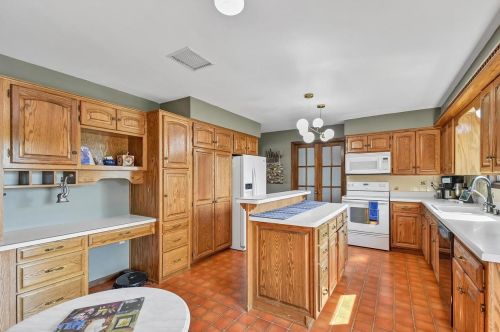 6258 Silver Hl Dr, Manitowoc WI 54220-9328 exterior