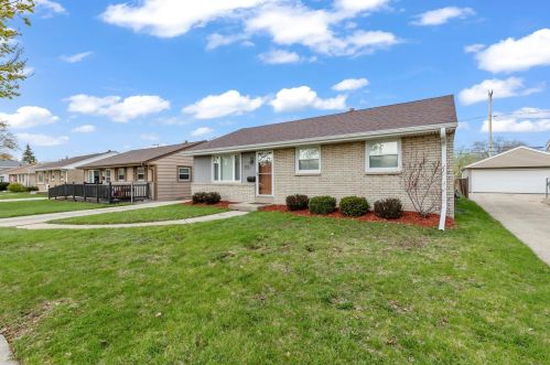 4457 5th Pl, Milwaukee, WI 53207-4907