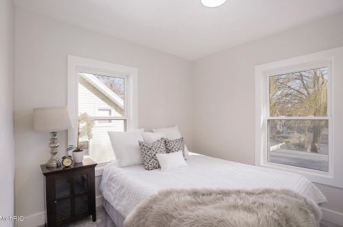 20 Knapp St, Grand Rapids MI 49505-4420 exterior