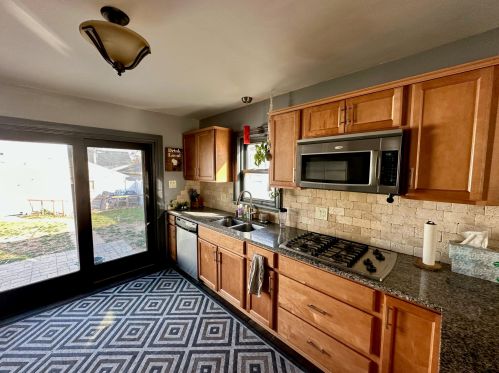 9312 Metcalf Pl, Milwaukee WI  53222-2649 exterior