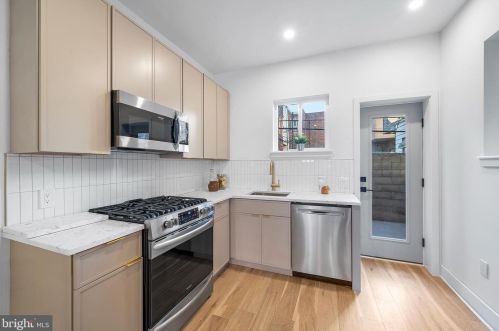 2008 16 St, Philadelphia PA 19121-2339 exterior