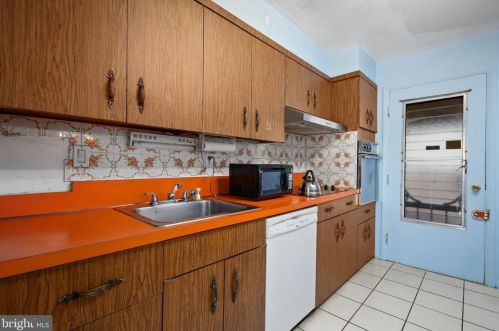 822 Malibu Dr, Silver Spring MD 20901-3648 exterior