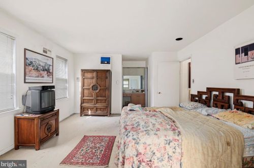 7907 Ivymount Ter, Rockville MD 20854-3753 exterior