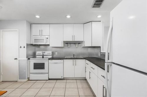 824 94 Ave, Naples FL 34108-2451 exterior