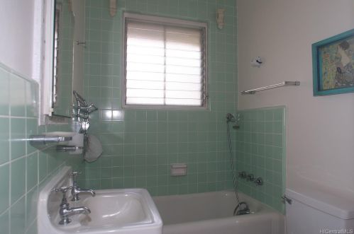 3415 Kaohinani Dr, Honolulu HI 96817-1040 exterior