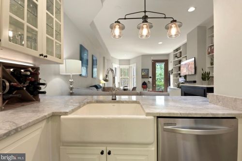 104 7th St, Washington DC  20003-1212 exterior