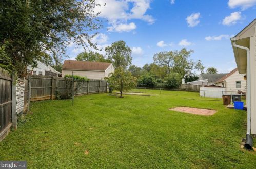 902 Lewis Ave, Rockville MD 20851-2350 exterior