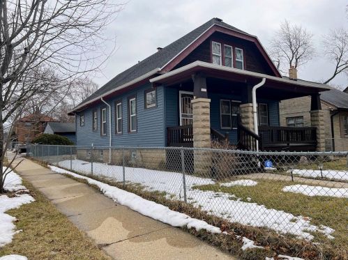 5692 40th St, Milwaukee WI  53209-3906 exterior