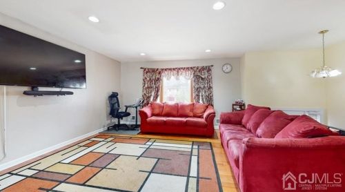 50 Summer St, Edison, NJ 08820-2409