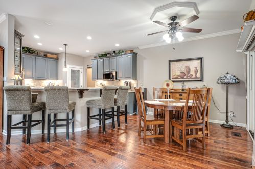 1427 White Oak Ln, Bull Valley IL 60098-6412 exterior