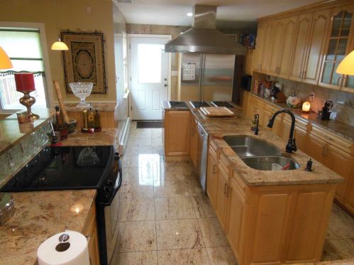 1054 Furth Rd, Valley Stream, NY 11581-2532