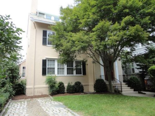 72 Barnes St, Providence, RI 02906-1502