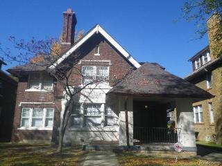 2020 Chicago Blvd, Detroit MI  48206-3001 exterior