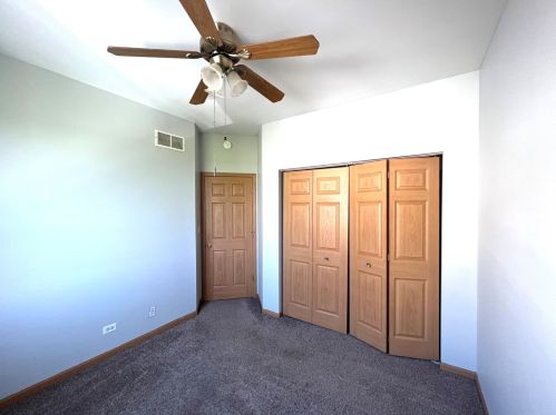 1750 Fieldstone Dr, Joliet IL 60404-8111 exterior