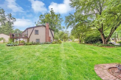 51 Pioneer Dr, Windsor CT exterior