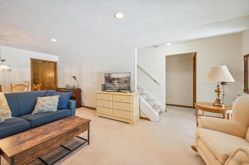 2235 Meadowglen Dr, Grand Rapids MI 49505-6302 exterior