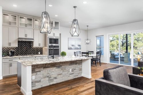 555 Mystic Pkwy, Spring Branch TX 78070-5267 exterior