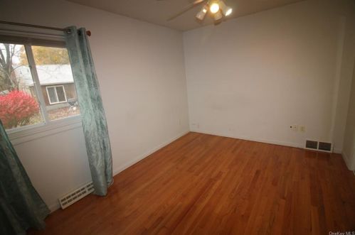 24 Wilmot Ter, Poughkeepsie NY 12603-4117 exterior