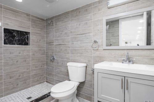 400 Emerson Pl, Valley Stream NY 11580-2805 exterior