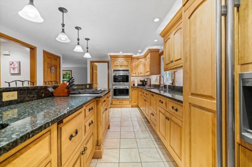 3 Arrowhead Dr, Concord NH  03304-5013 exterior