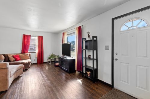 2166 57th St, Milwaukee, WI 53219-1535